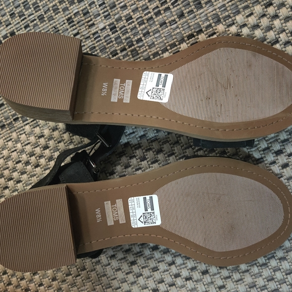 2 pairs of Toms sandals - Picture 7 of 7